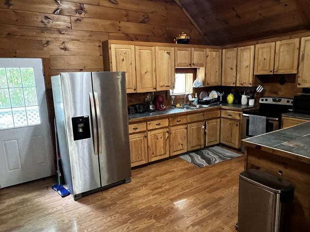 25 W Adkins Ln, Lawrenceburg, TN 38464