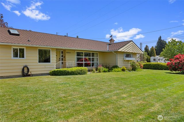 1213 Alaska Avenue, Anacortes, WA 98221
