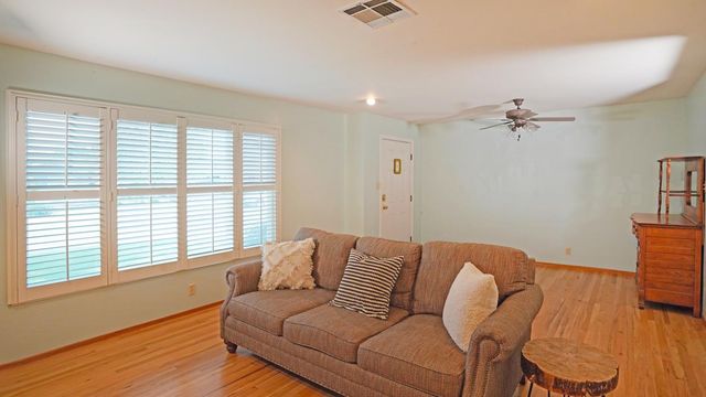 1719 W Locust St, Lodi, CA 95242