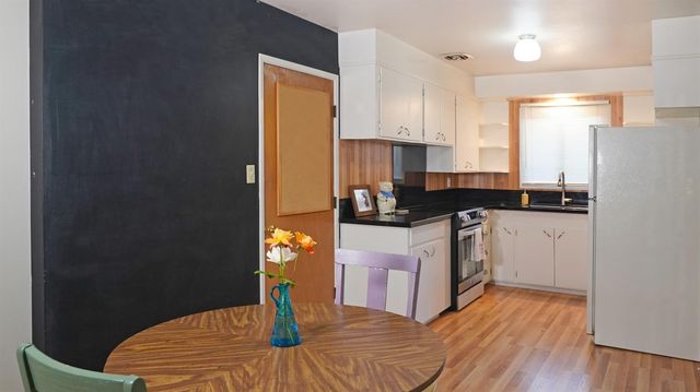 1719 W Locust St, Lodi, CA 95242