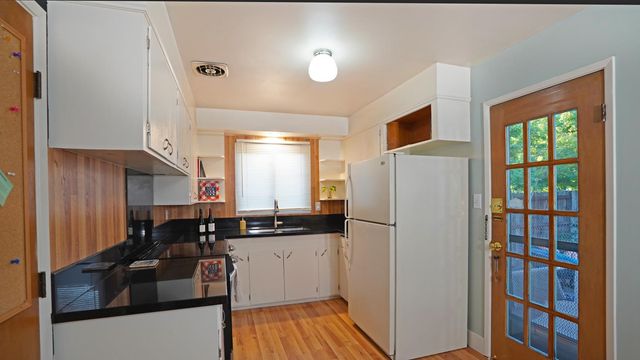1719 W Locust St, Lodi, CA 95242