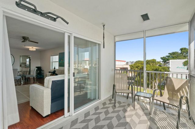 236 Castlewood Drive 301, North Palm Beach, FL 33408
