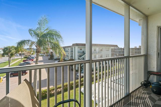 236 Castlewood Drive 301, North Palm Beach, FL 33408