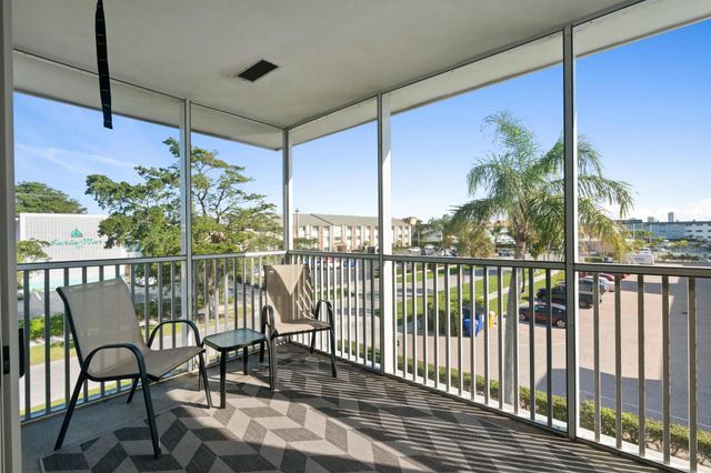 236 Castlewood Drive 301, North Palm Beach, FL 33408