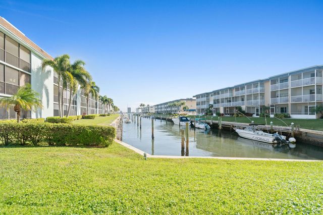 236 Castlewood Drive 301, North Palm Beach, FL 33408