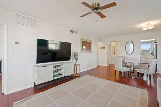 236 Castlewood Drive 301, North Palm Beach, FL 33408