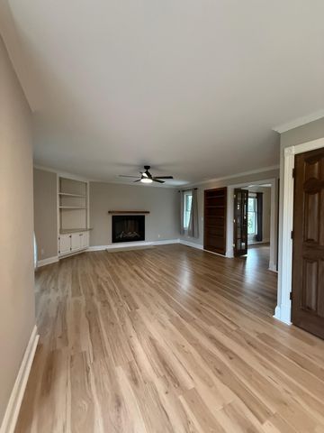 91 Fleetwood Drive N, Valparaiso, IN 46385