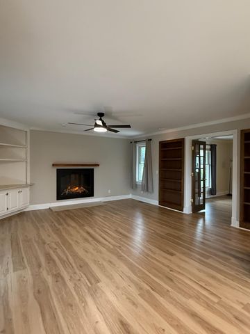 91 Fleetwood Drive N, Valparaiso, IN 46385