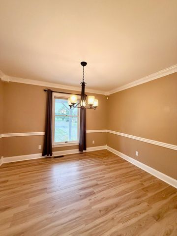 91 Fleetwood Drive N, Valparaiso, IN 46385