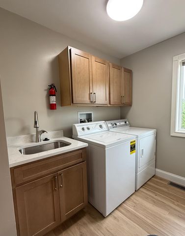 91 Fleetwood Drive N, Valparaiso, IN 46385