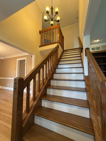 91 Fleetwood Drive N, Valparaiso, IN 46385