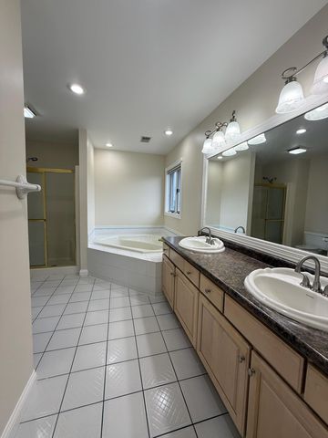 91 Fleetwood Drive N, Valparaiso, IN 46385