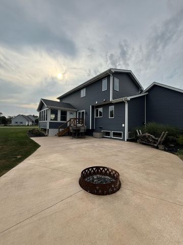 91 Fleetwood Drive N, Valparaiso, IN 46385