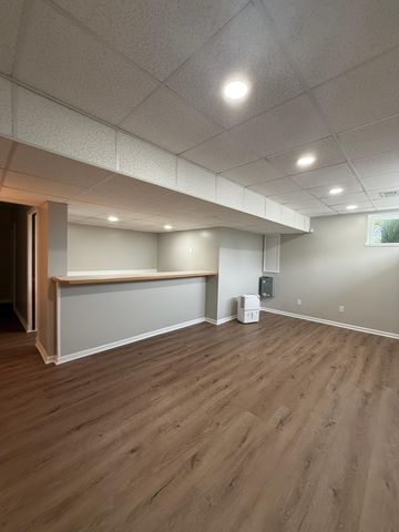 91 Fleetwood Drive N, Valparaiso, IN 46385