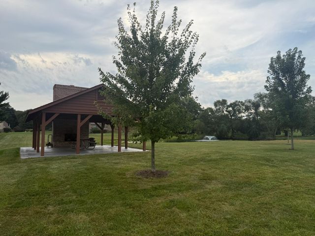 91 Fleetwood Drive N, Valparaiso, IN 46385