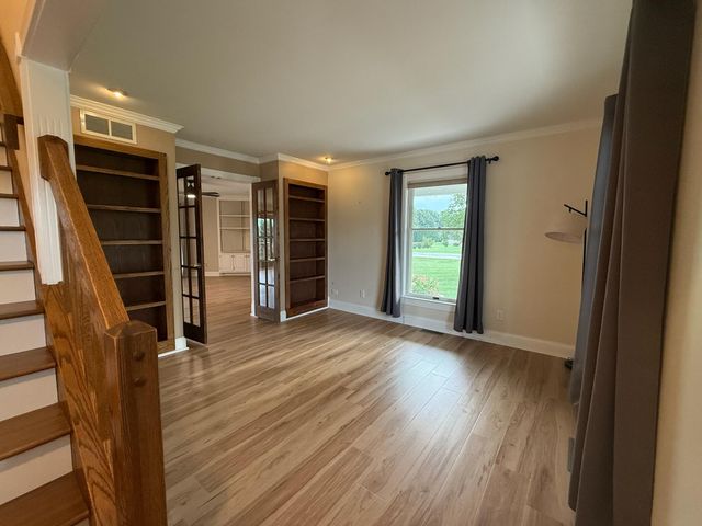 91 Fleetwood Drive N, Valparaiso, IN 46385