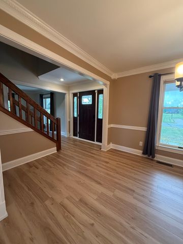 91 Fleetwood Drive N, Valparaiso, IN 46385