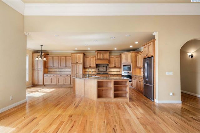 420 Sundance Drive, Richland, WA 99352