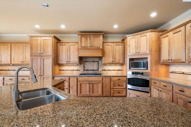 420 Sundance Drive, Richland, WA 99352