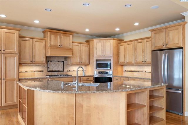 420 Sundance Drive, Richland, WA 99352