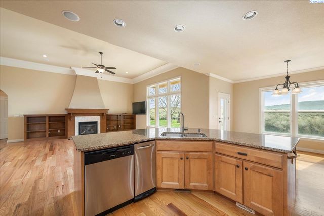 420 Sundance Drive, Richland, WA 99352