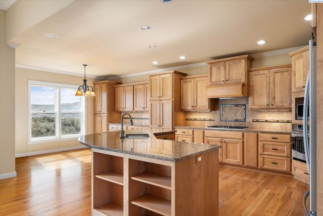 420 Sundance Drive, Richland, WA 99352