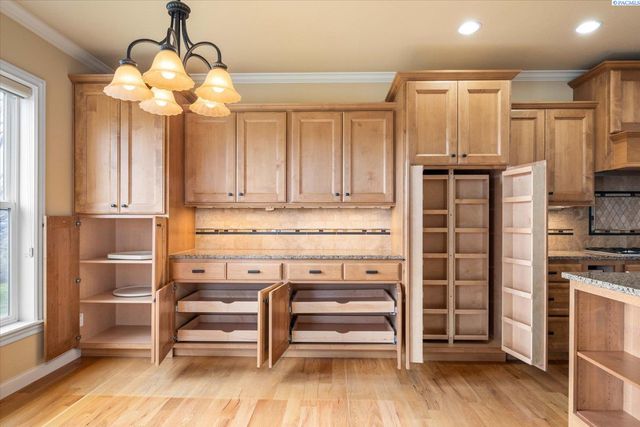 420 Sundance Drive, Richland, WA 99352