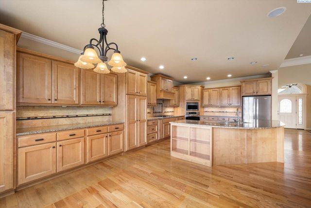 420 Sundance Drive, Richland, WA 99352