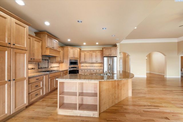 420 Sundance Drive, Richland, WA 99352