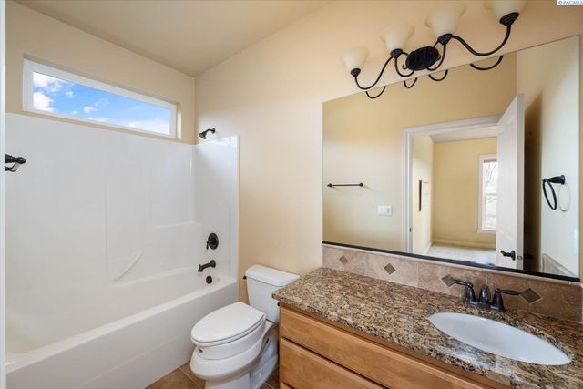 420 Sundance Drive, Richland, WA 99352