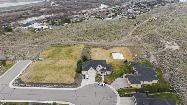 420 Sundance Drive, Richland, WA 99352