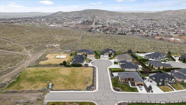 420 Sundance Drive, Richland, WA 99352