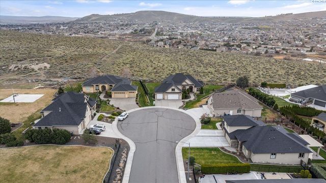 420 Sundance Drive, Richland, WA 99352