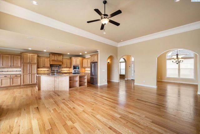 420 Sundance Drive, Richland, WA 99352