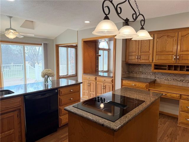 14997 W 155th Terrace, Olathe, KS 66062