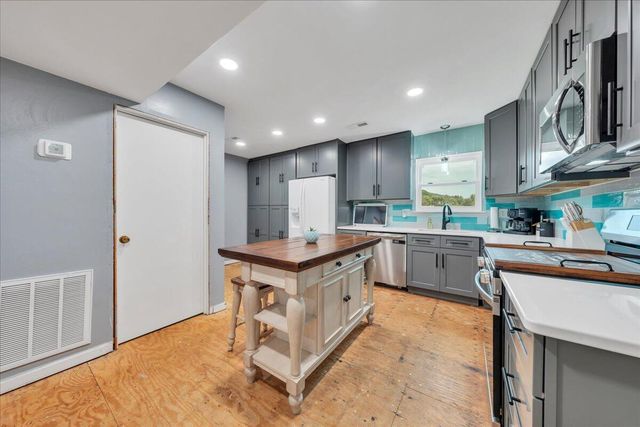 8141 Ashton LN, Roanoke, VA 24019