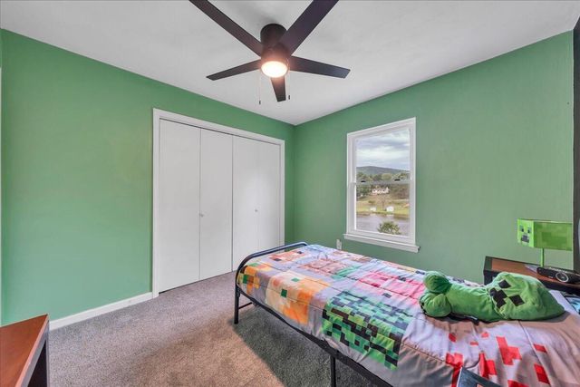 8141 Ashton LN, Roanoke, VA 24019