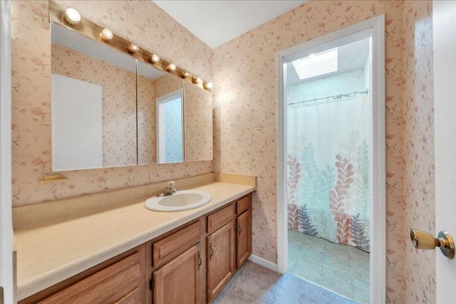 8141 Ashton LN, Roanoke, VA 24019