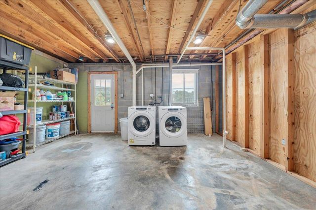 8141 Ashton LN, Roanoke, VA 24019