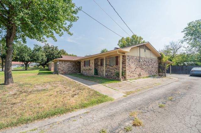 1104 Bowie Street, Sulphur Springs, TX 75482