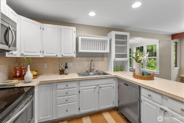20012 NE 177th St, Woodinville, WA 98077