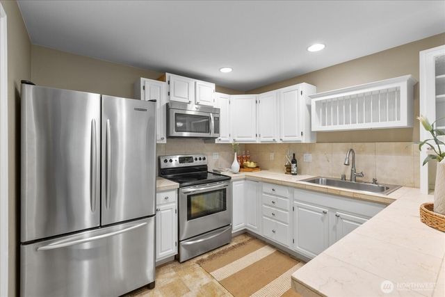 20012 NE 177th St, Woodinville, WA 98077