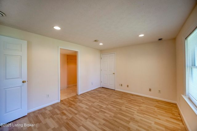 10800 Silvermoon Ct, Louisville, KY 40241