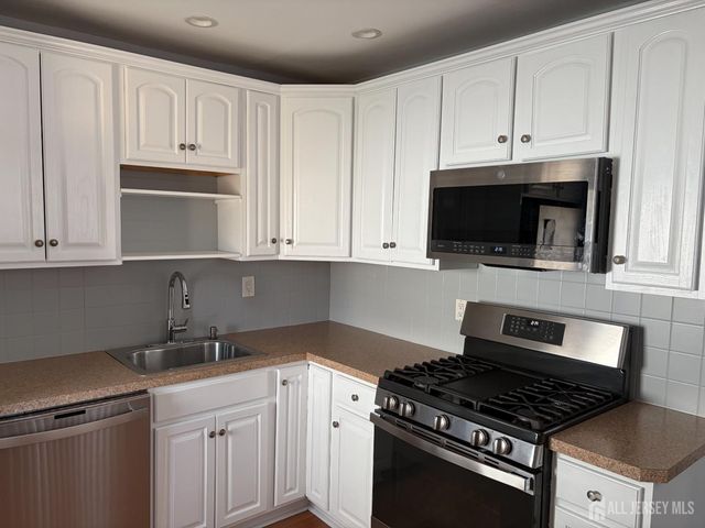 20 Stephen Street, Sayreville, NJ 08879