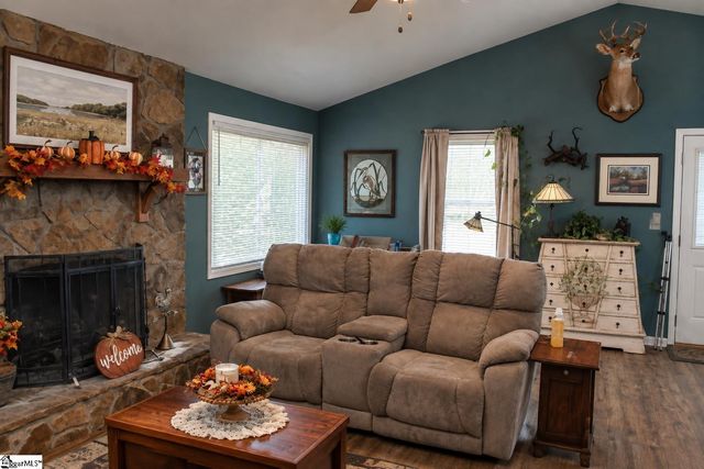 636 Highway 17, Piedmont, SC 29673