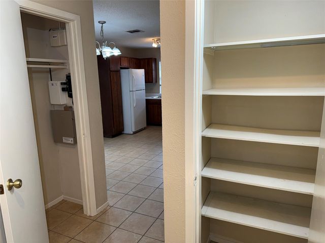 7706 Brodie LN A, Austin, TX 78745