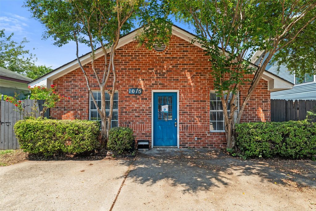 1015 N Bishop, Dallas, TX 75208