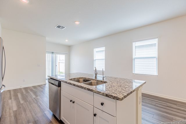 5631 PEARL MDW, Converse, TX 78109