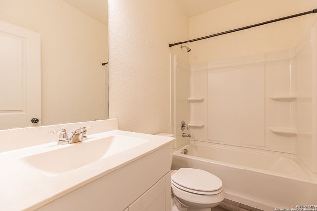 5631 PEARL MDW, Converse, TX 78109