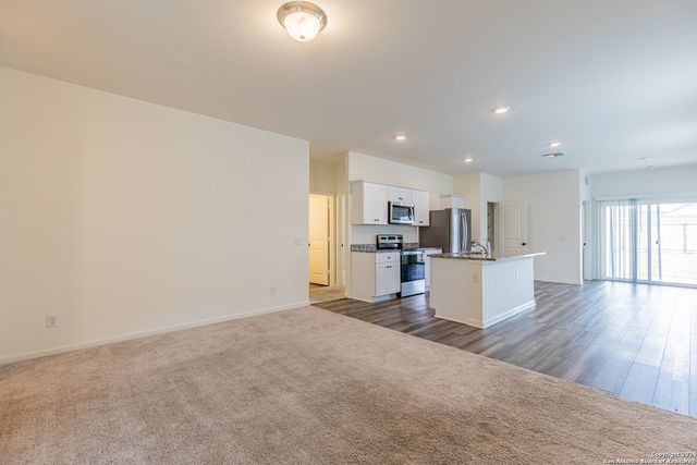5631 PEARL MDW, Converse, TX 78109